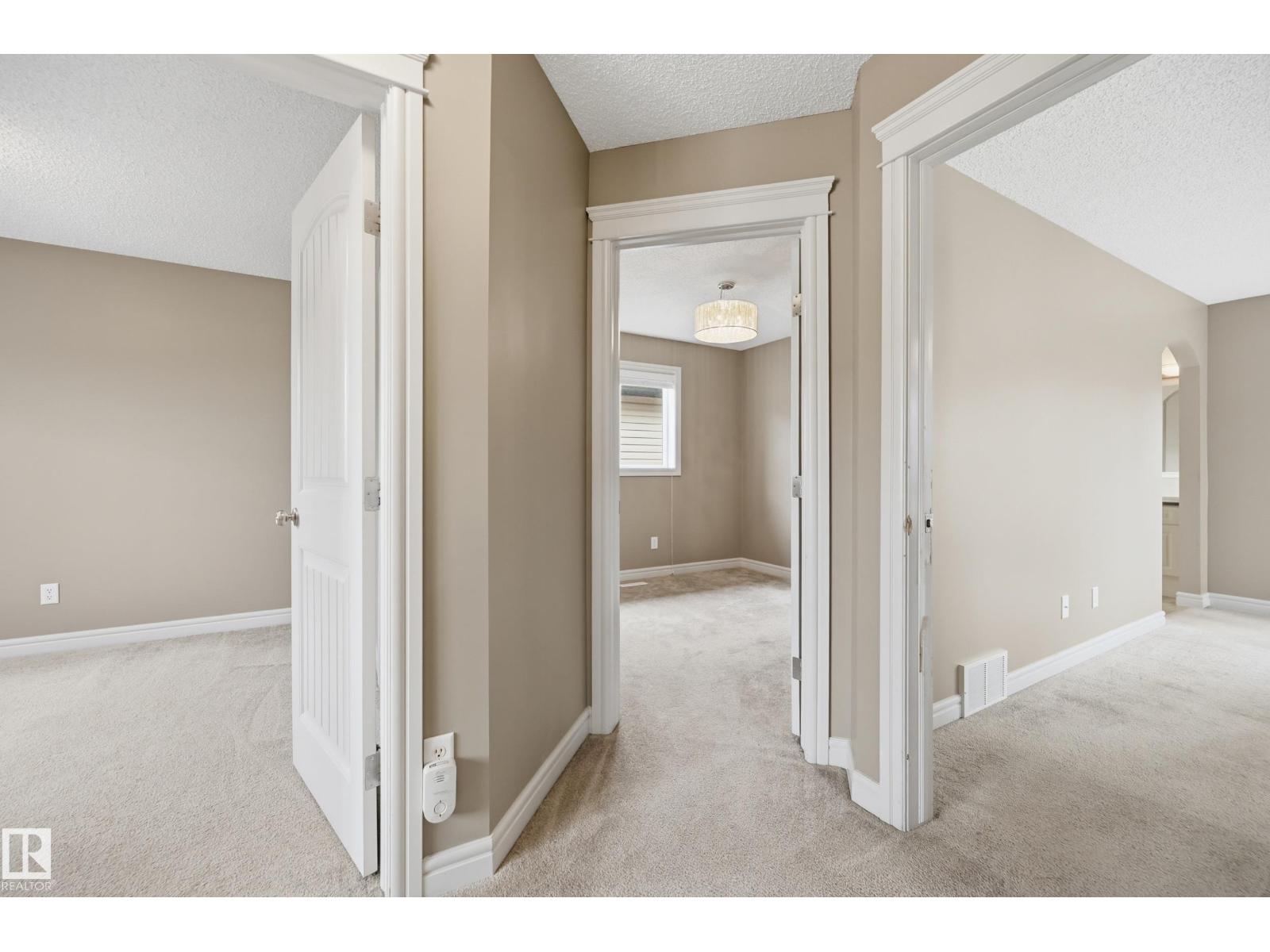 11543 11 AV SW - Image 27