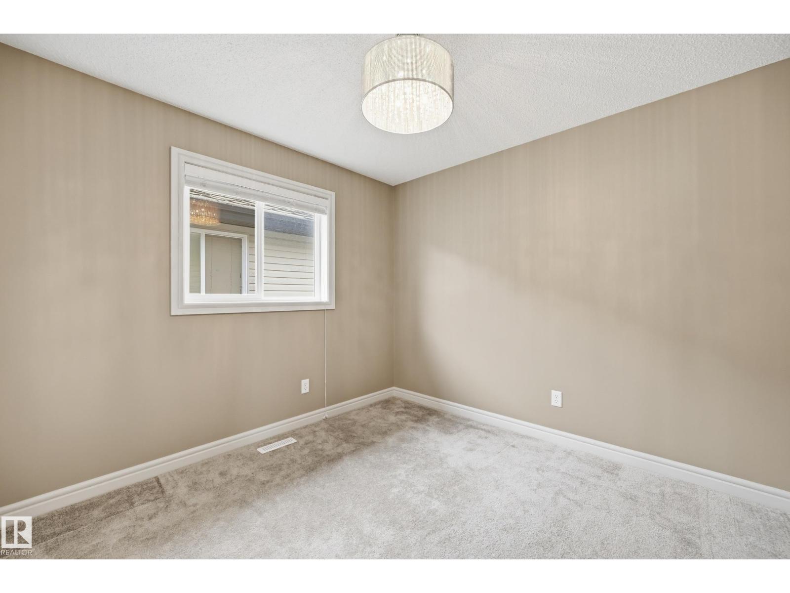 11543 11 AV SW - Image 30