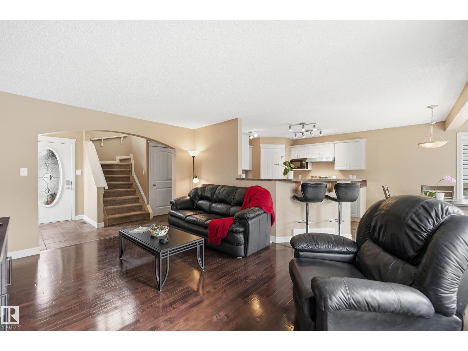 11543 11 AV SW - 9