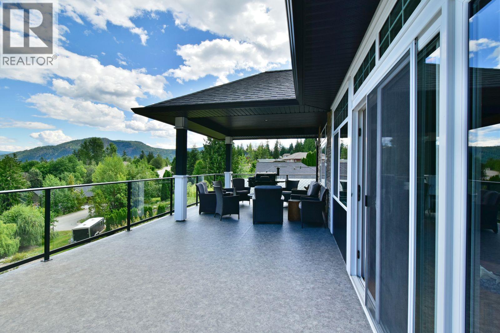 2127 Pleasant Dale Road W, Blind Bay