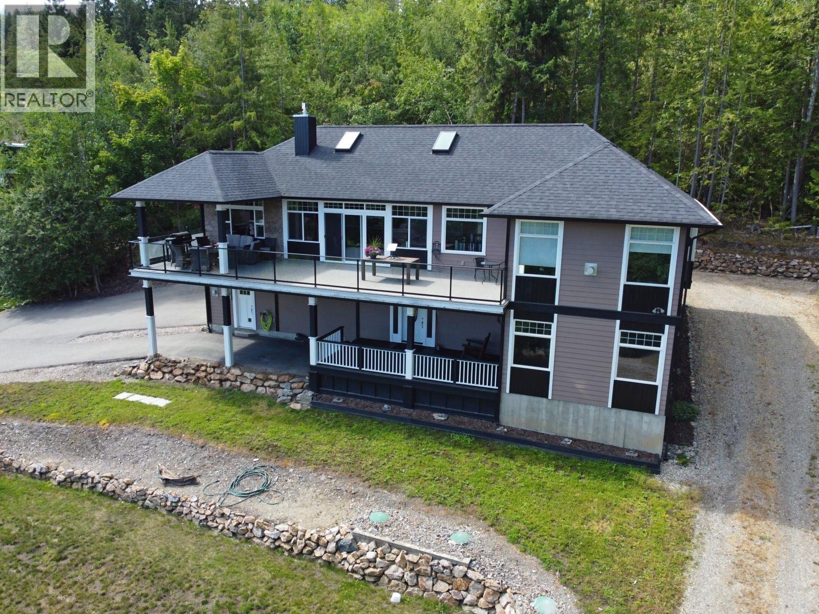 2127 Pleasant Dale Road W, Blind Bay