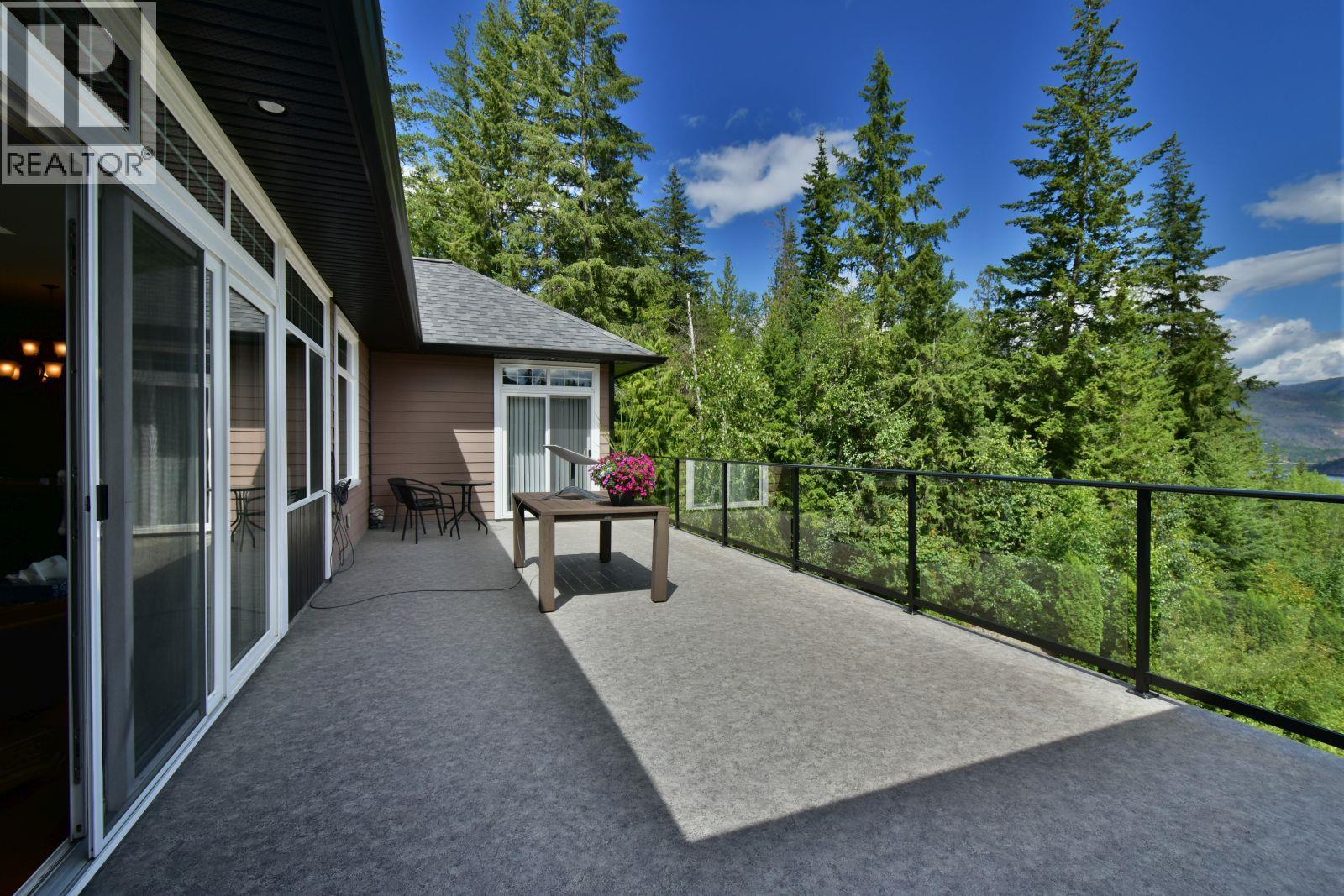 2127 Pleasant Dale Road W, Blind Bay