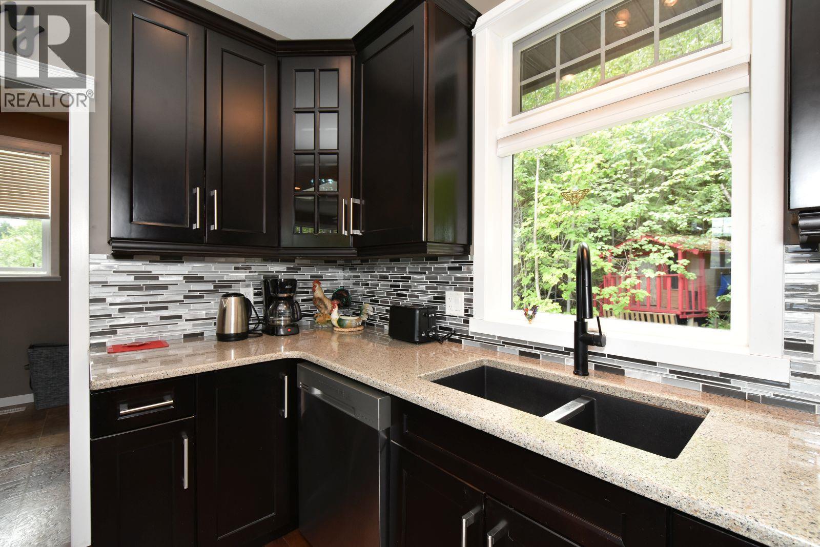 2127 Pleasant Dale Road W, Blind Bay