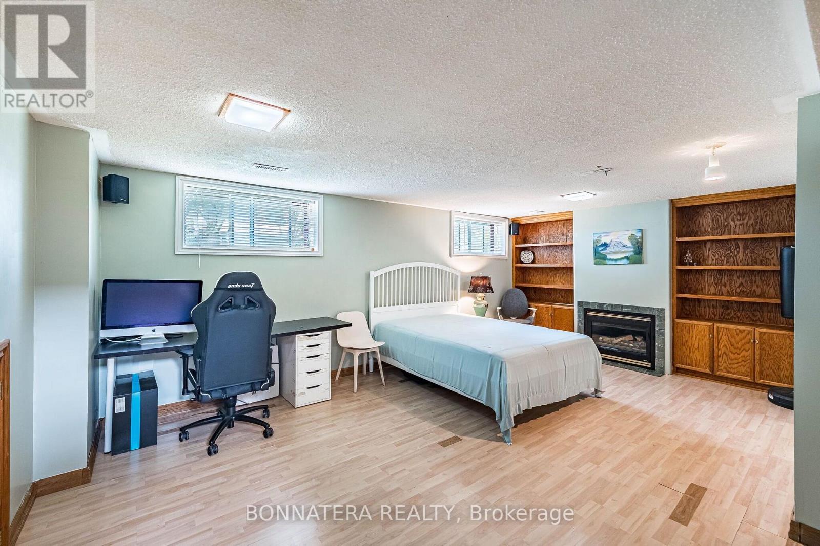 1324 ALDRIDGE CRESCENT - 33
