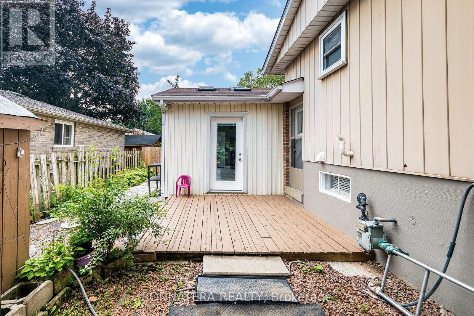 1324 ALDRIDGE CRESCENT - 40
