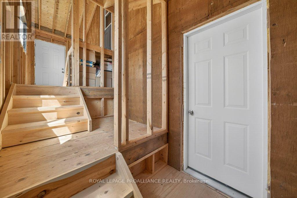 1076 VALLEY LANE - Image 33