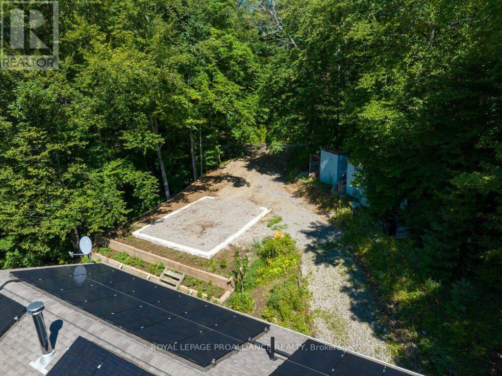 1076 VALLEY LANE - 4
