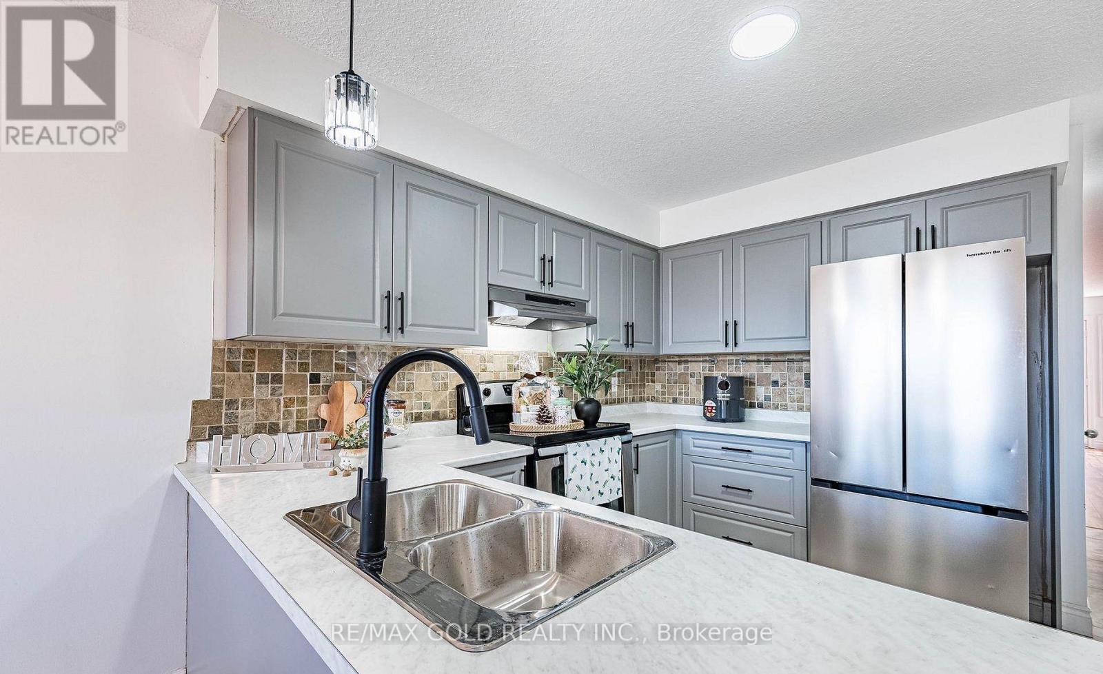 5A - 50 HOWE DRIVE — photo 3