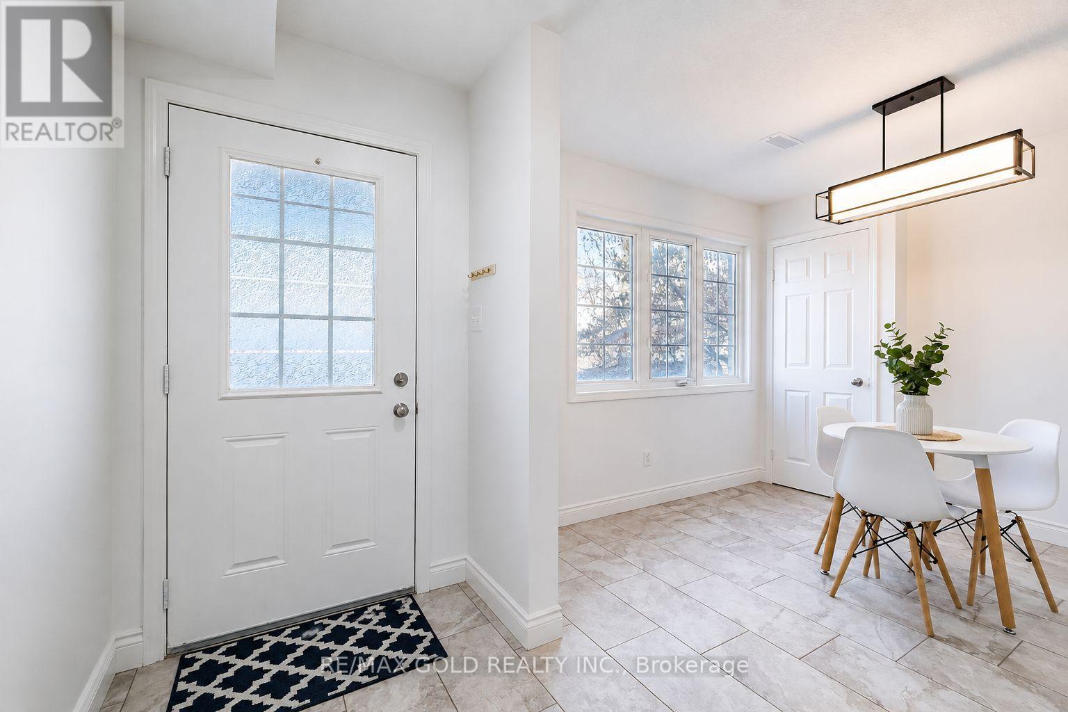 #5A 50 HOWE DRIVE - 7