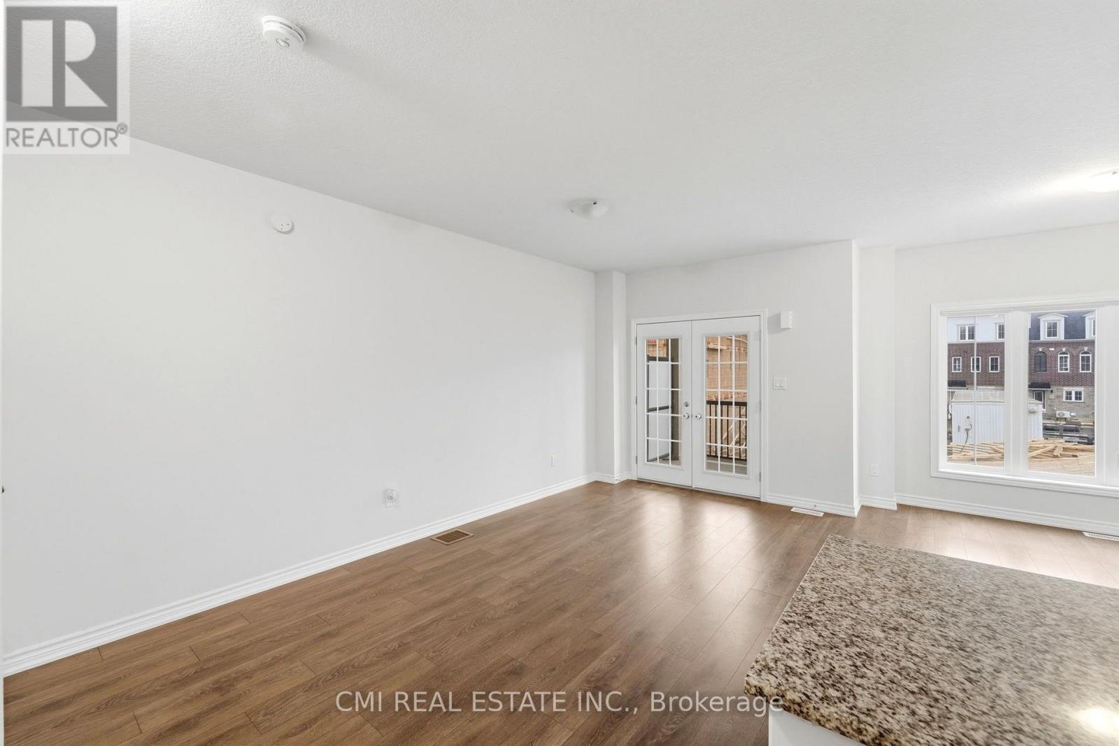 #126 677 PARK ROAD N - 11