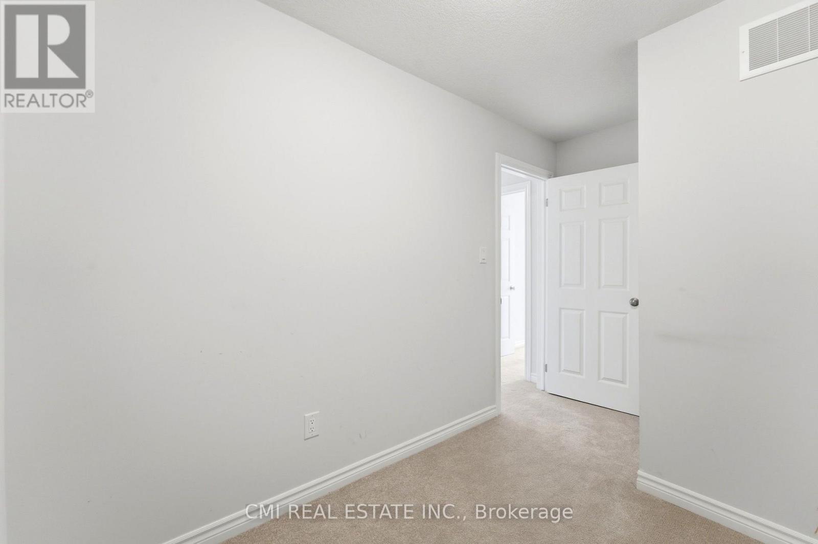 #126 677 PARK ROAD N - 23