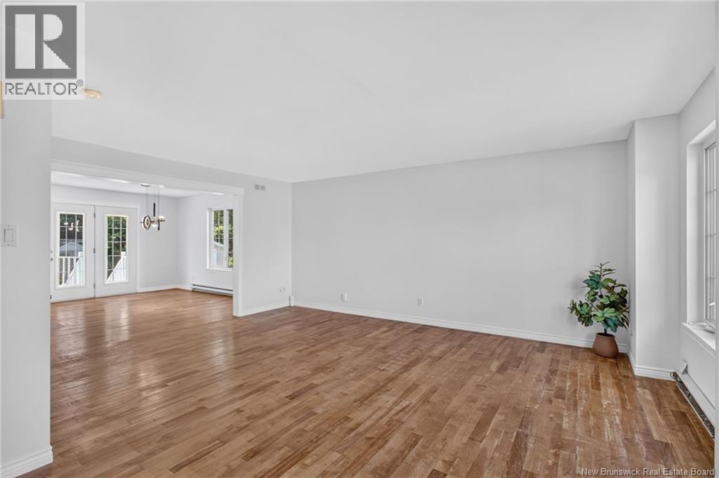 302 Lonsdale Drive - Image 11
