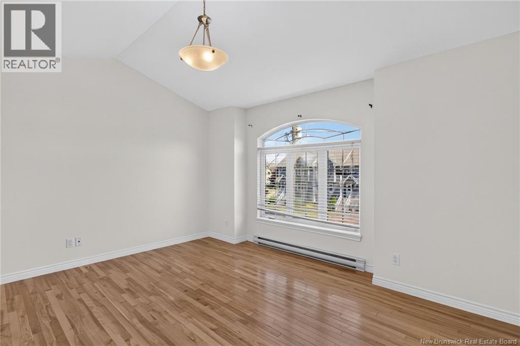 302 Lonsdale Drive - Image 18