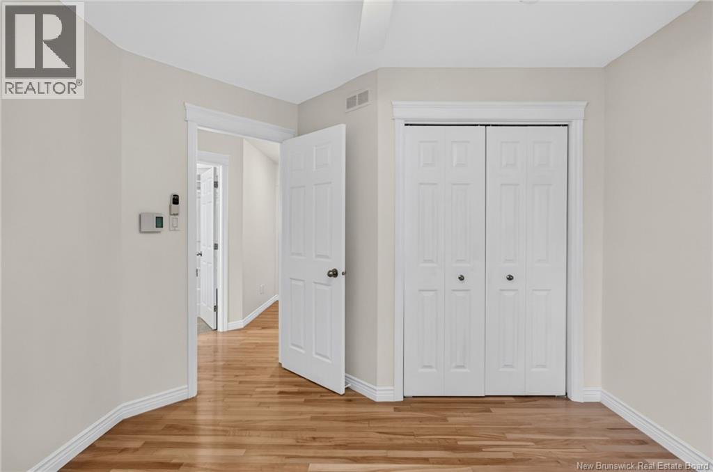 302 Lonsdale Drive - 25