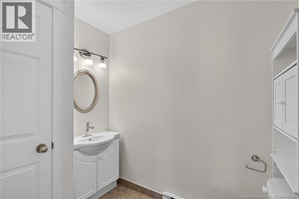 302 Lonsdale Drive - Image 39