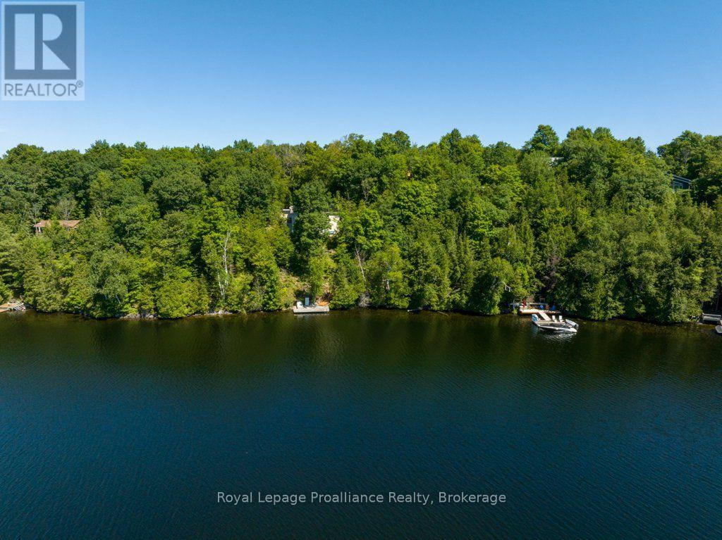 1076 VALLEY LANE - Image 47