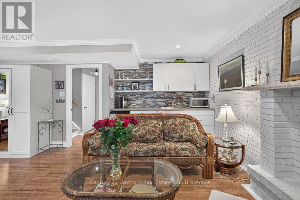 333 JEFFCOAT DRIVE - Image 25