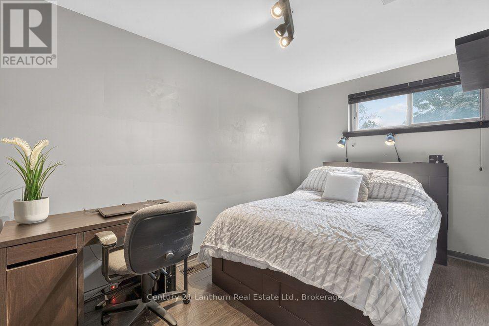 333 JEFFCOAT DRIVE - 32