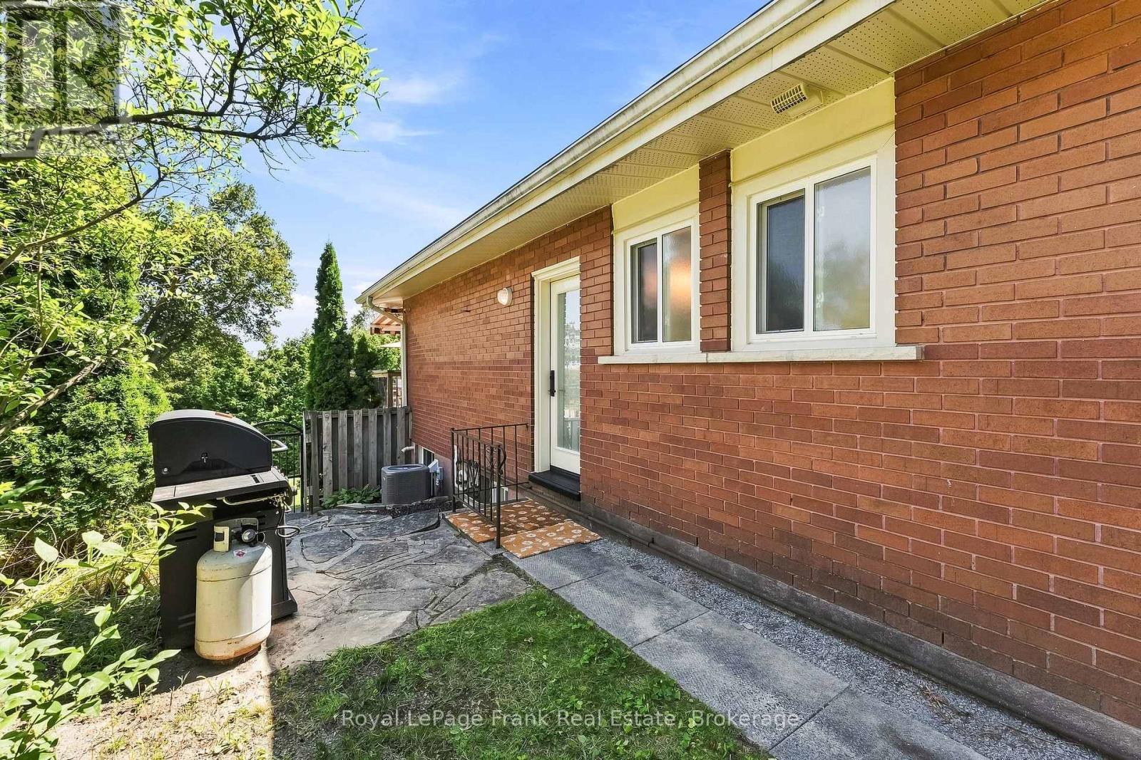 2 CRESTWOOD AVENUE - Image 31