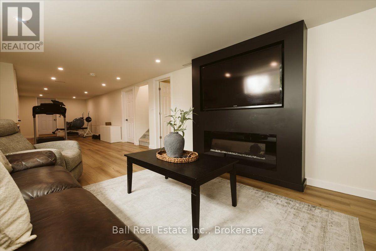 776 DONOGHUE CRESCENT - 28