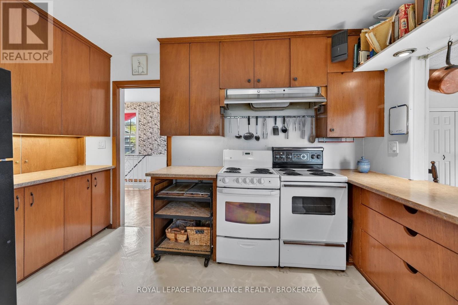 209 FAIRWAY HILL CRESCENT - 17