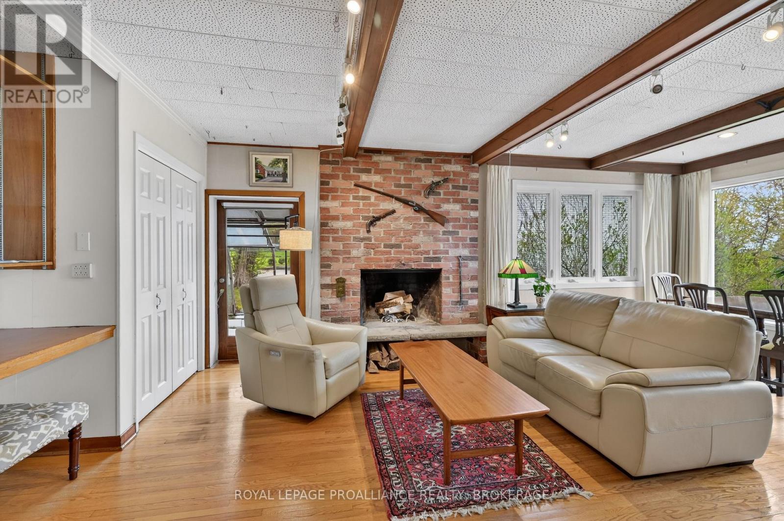 209 FAIRWAY HILL CRESCENT - 19