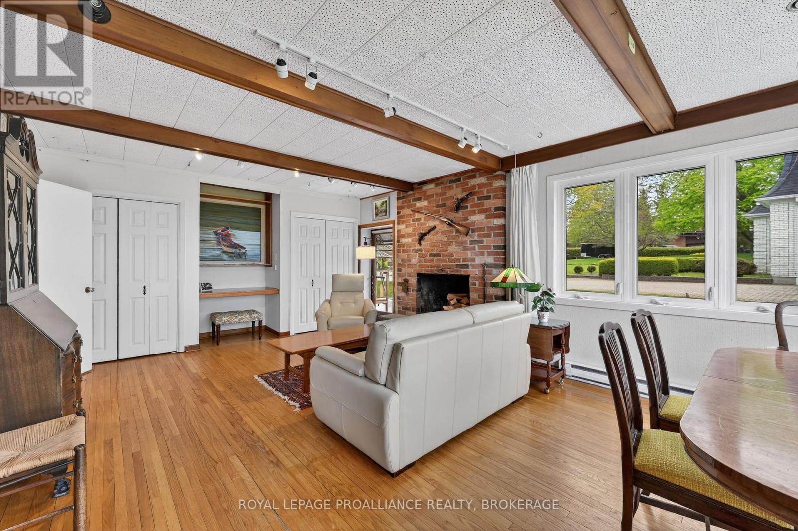 209 FAIRWAY HILL CRESCENT - Image 20