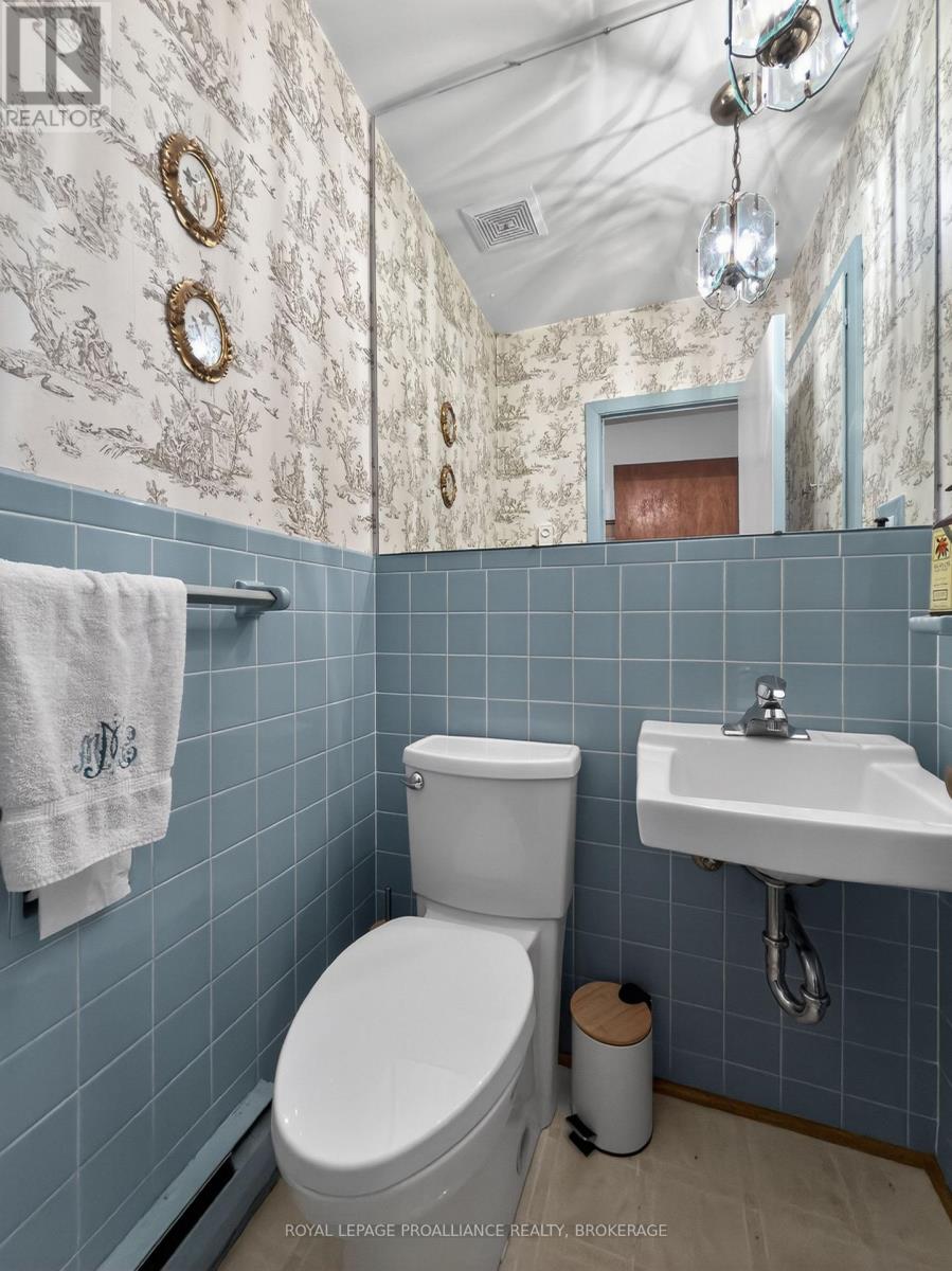 209 FAIRWAY HILL CRESCENT - Image 21