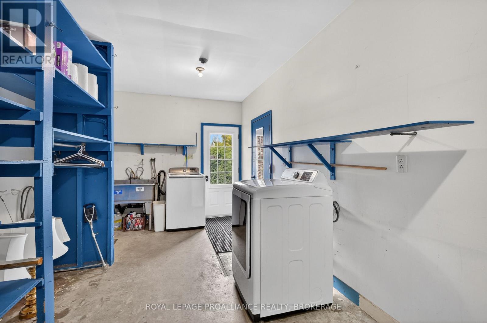 209 FAIRWAY HILL CRESCENT - 22