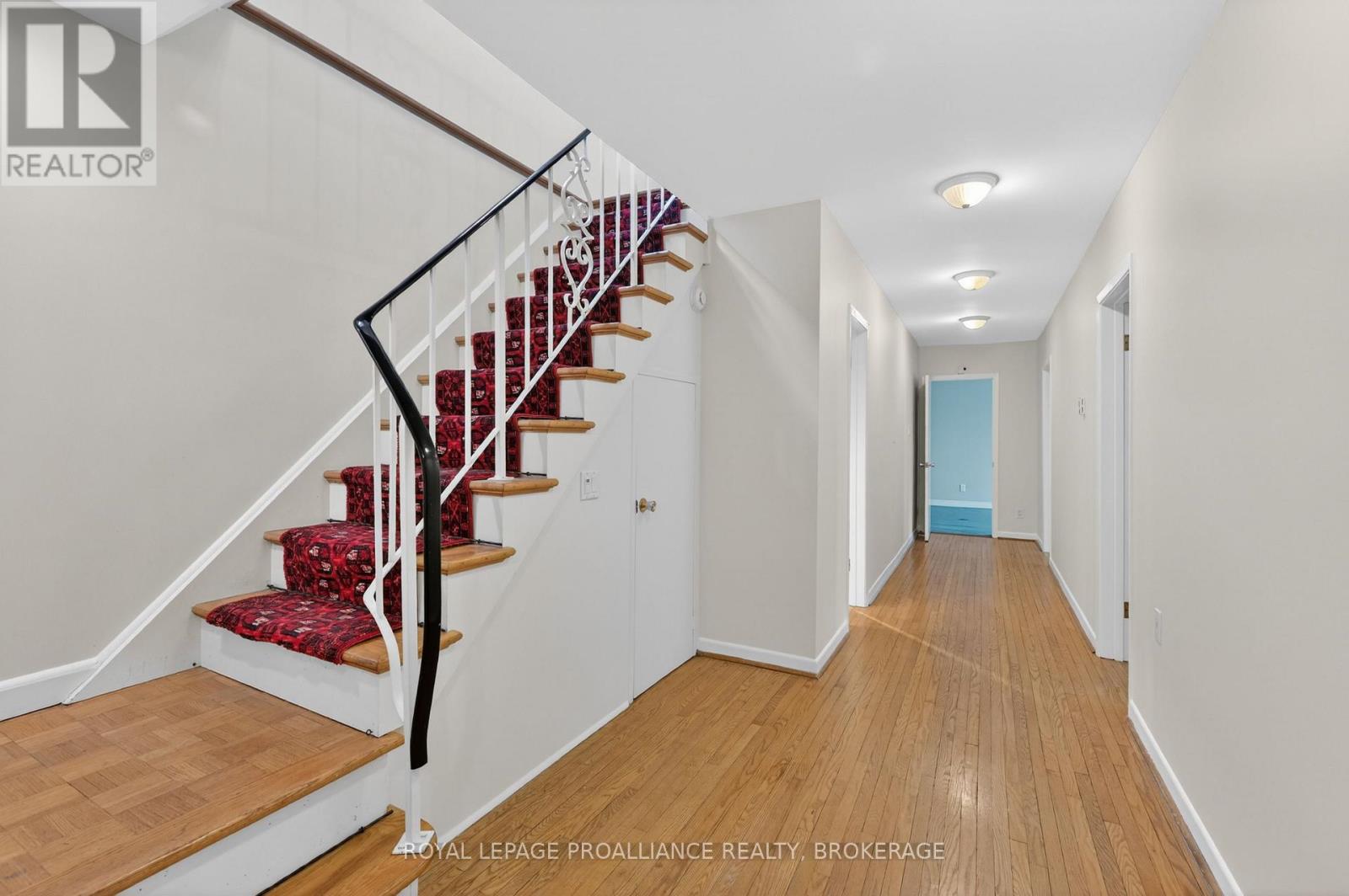 209 FAIRWAY HILL CRESCENT - Image 23