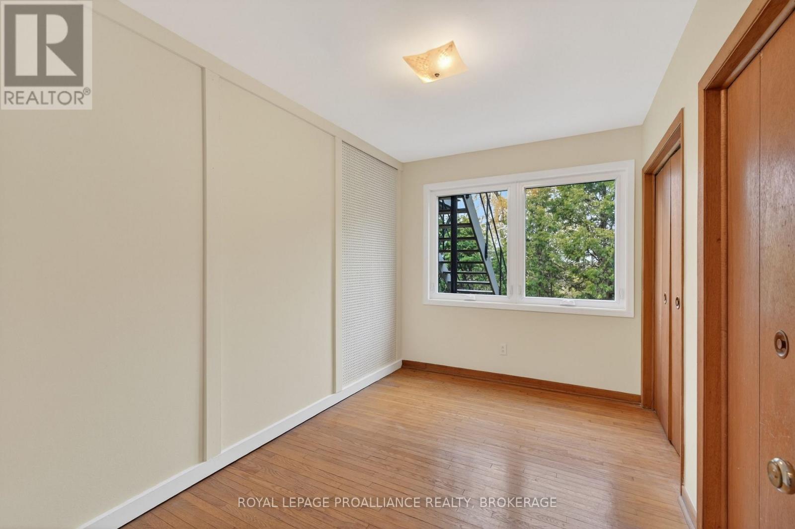 209 FAIRWAY HILL CRESCENT - Image 29
