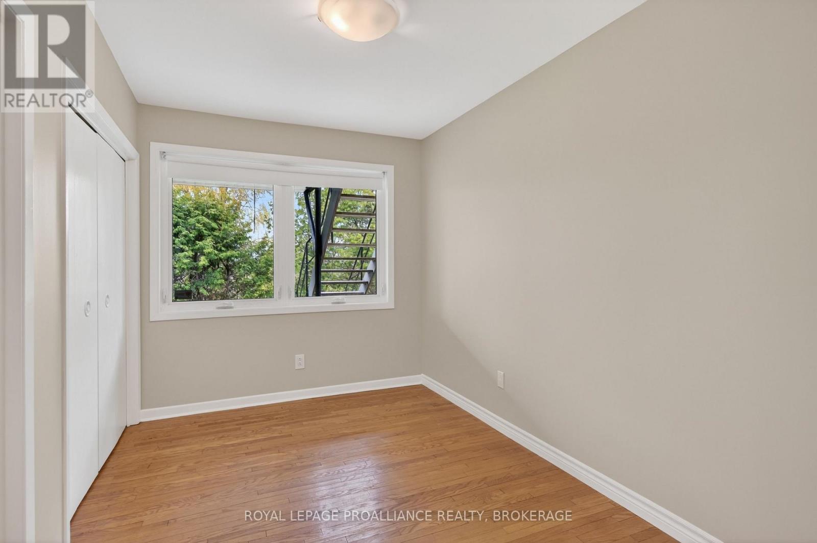 209 FAIRWAY HILL CRESCENT - Image 31