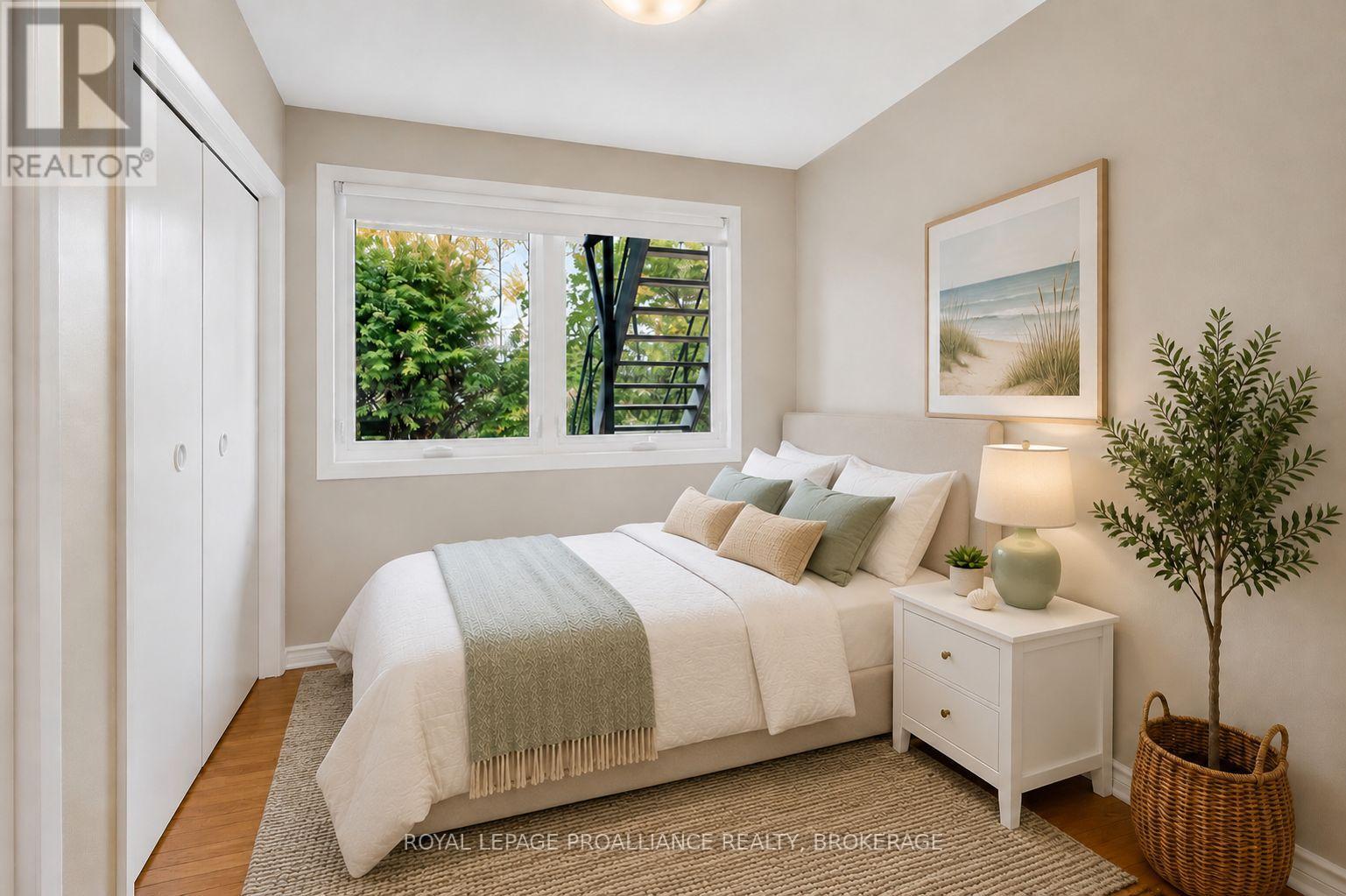 209 FAIRWAY HILL CRESCENT - Image 32