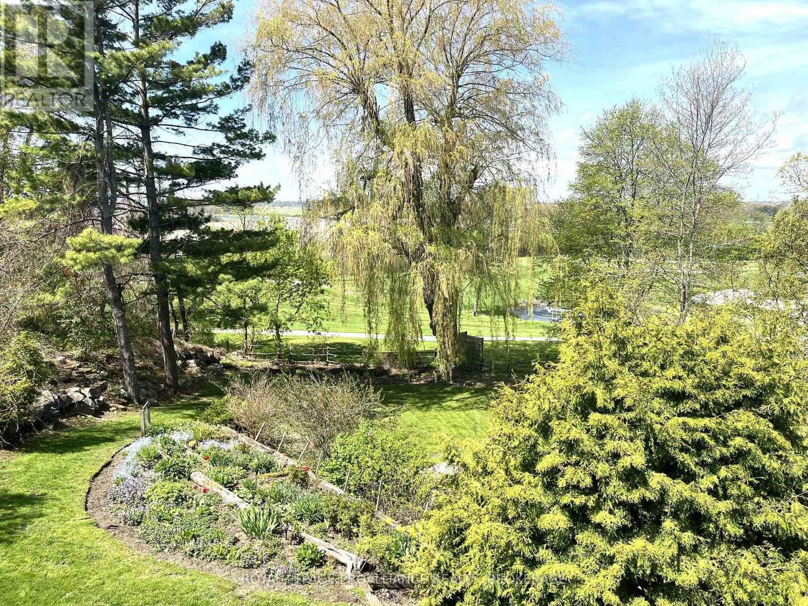 209 FAIRWAY HILL CRESCENT - 43