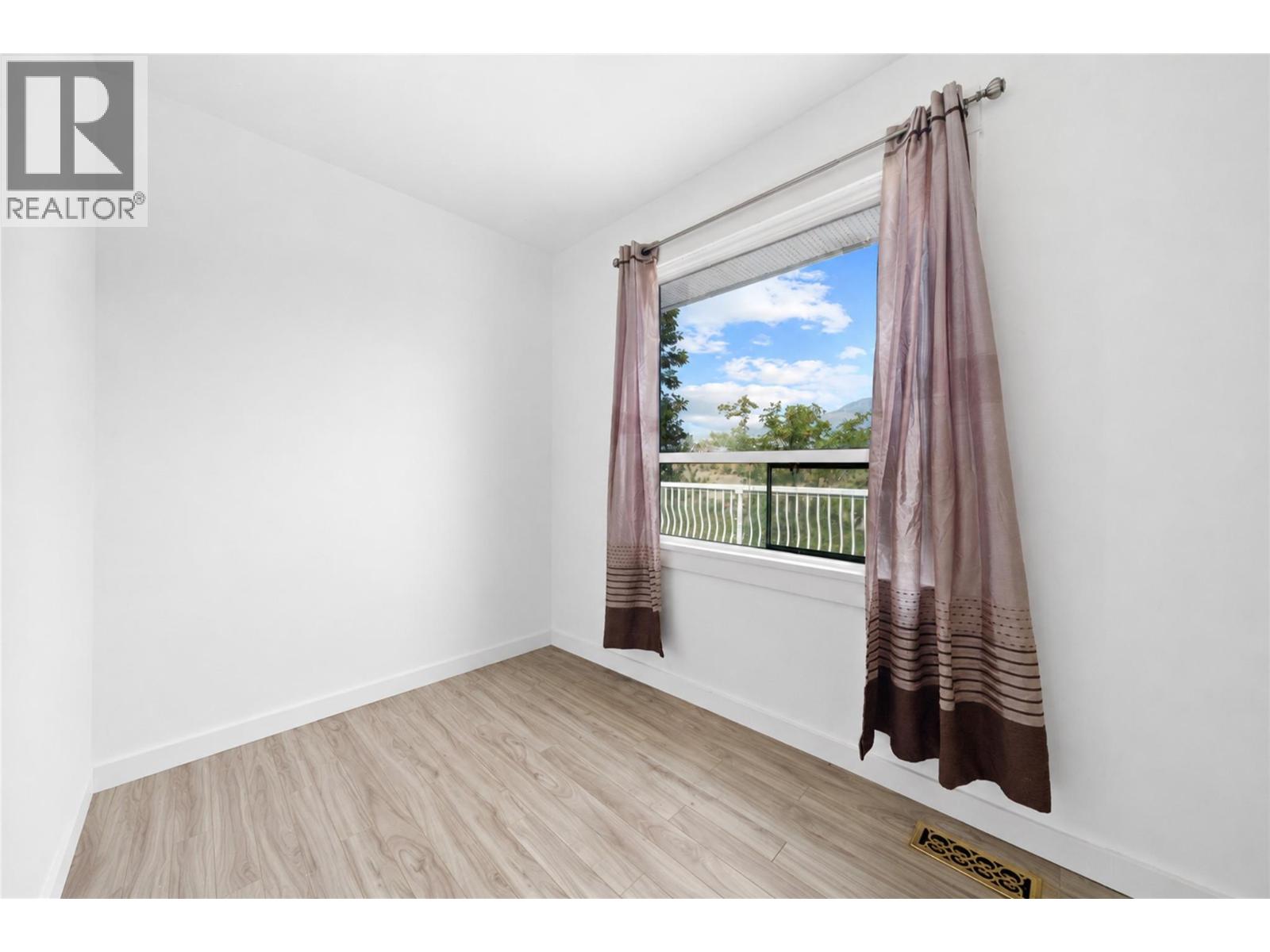 597 BINNS Street - 17
