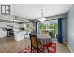 Full bathroom - 597 Binns Street, Trail, BC V1R3L3 Photo 6