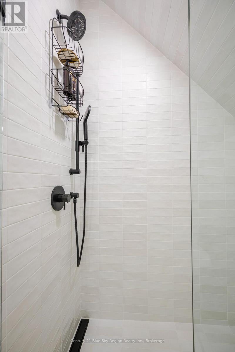 466 OUELLETTE ROAD - Image 37