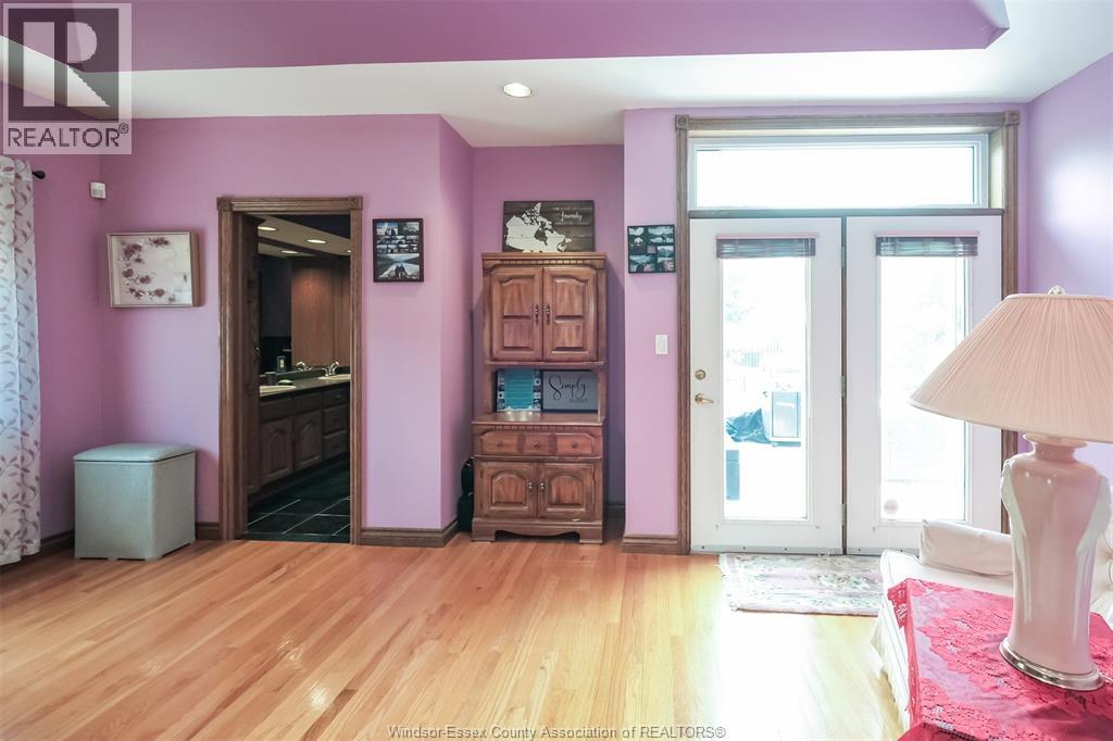 1747 CHORNOBY CRESCENT - 16