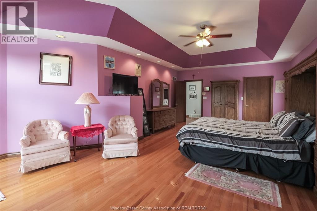 1747 CHORNOBY CRESCENT - 19