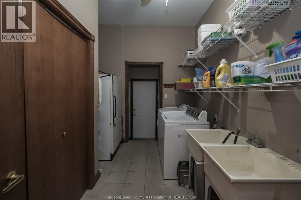 1747 CHORNOBY CRESCENT - 26