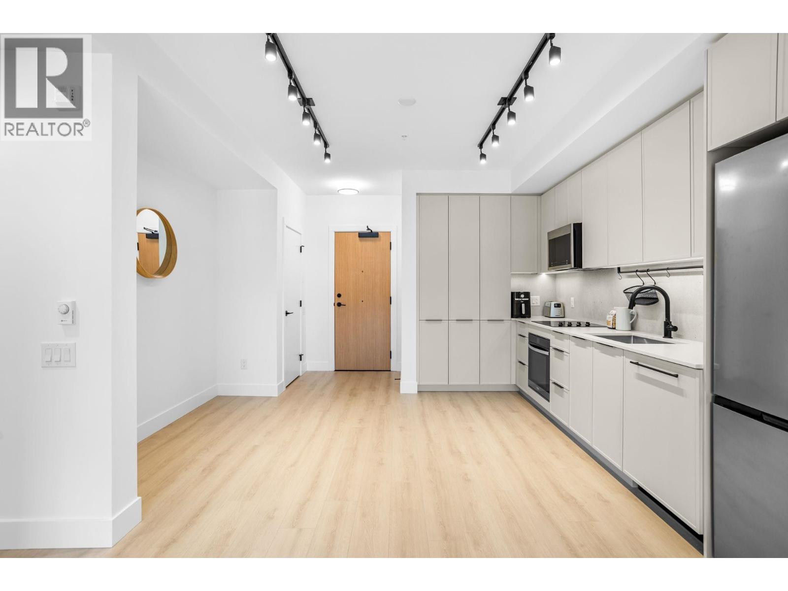 216 3055 MURRAY STREET, Port Moody