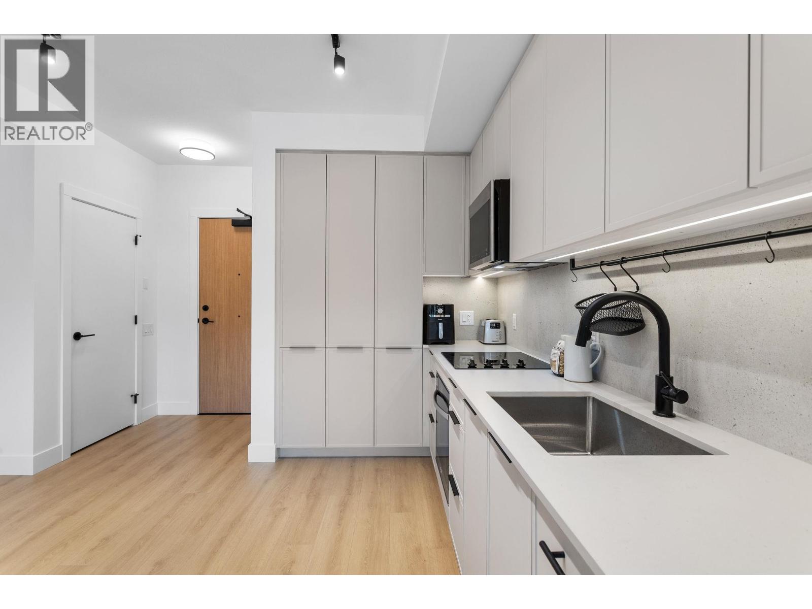 216 3055 MURRAY STREET, Port Moody