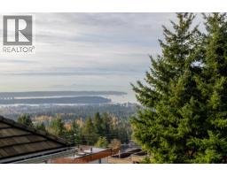 4050 St. Pauls Avenue, North Vancouver, BC V7N1T5 Photo 8