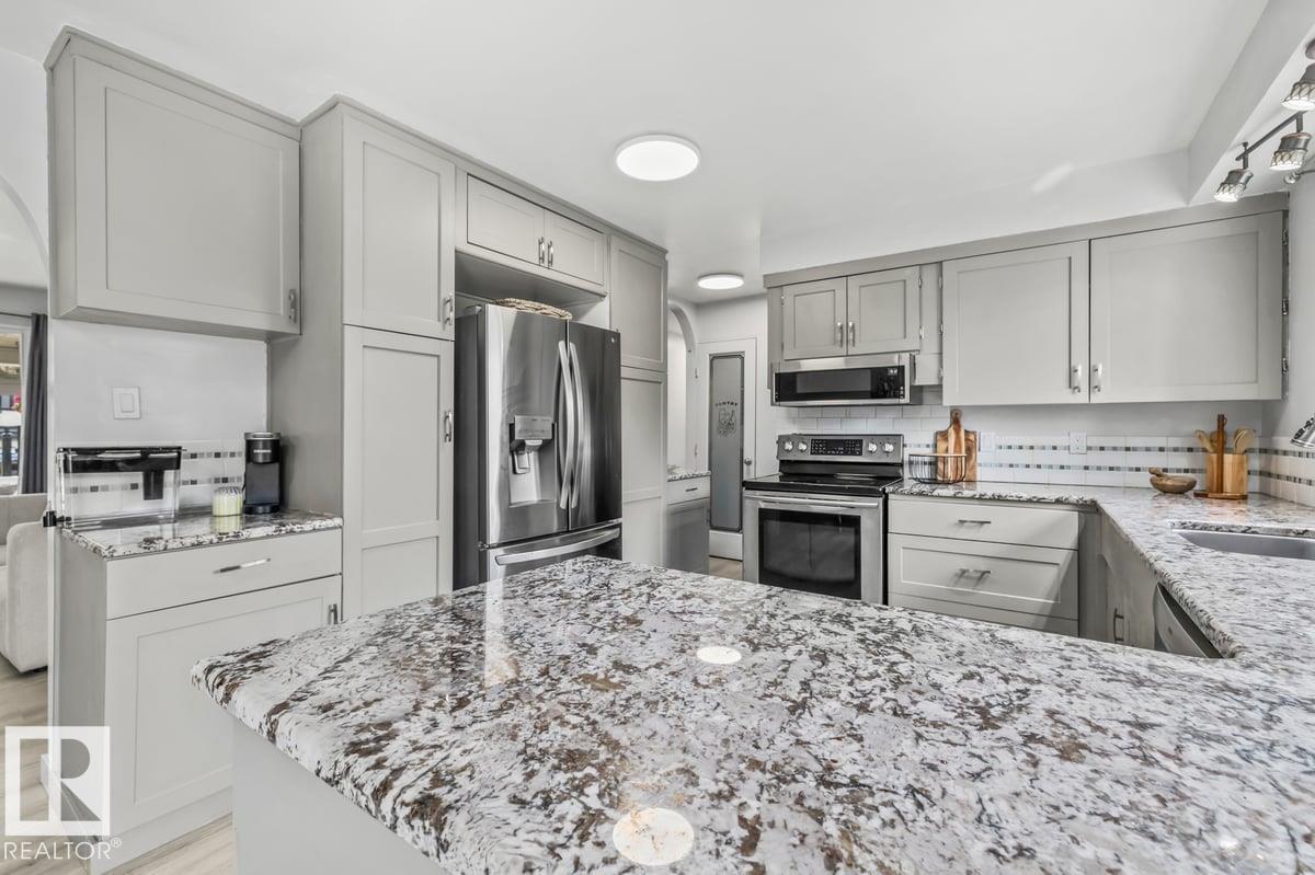 9304 128A AV NW - 12
