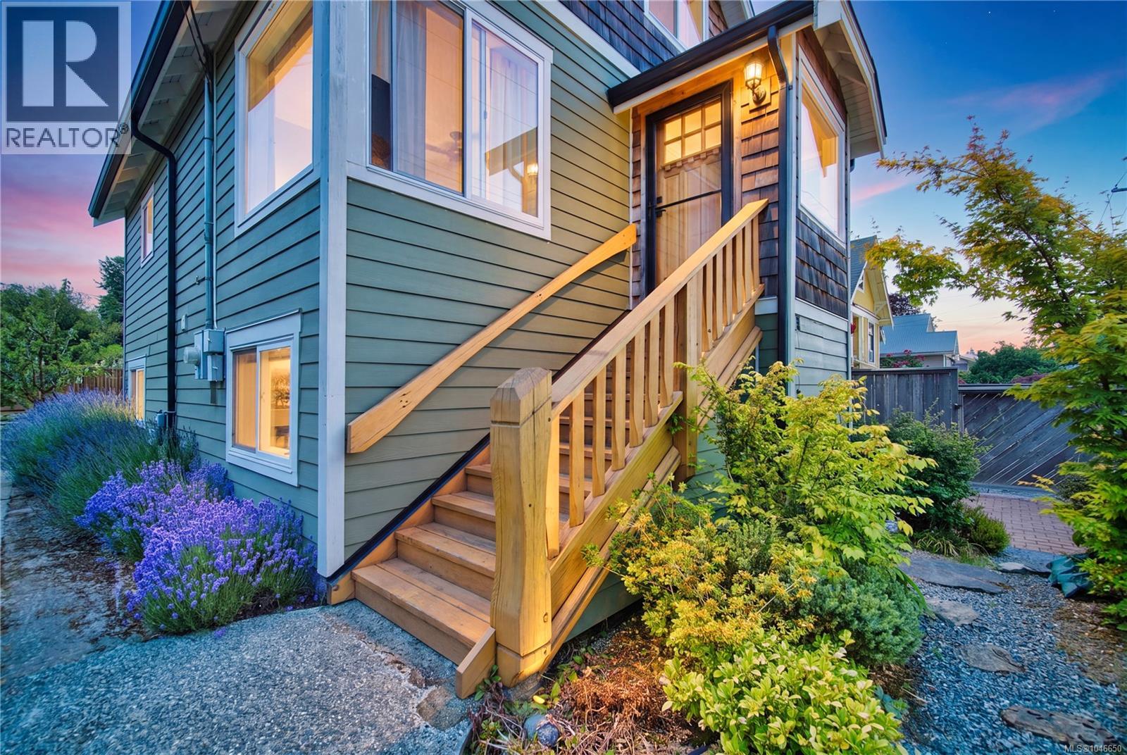 726 Haliburton St - 3