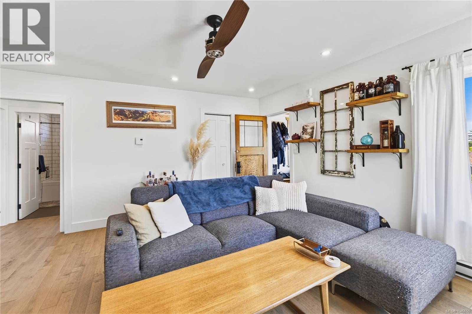 726 Haliburton St - 6