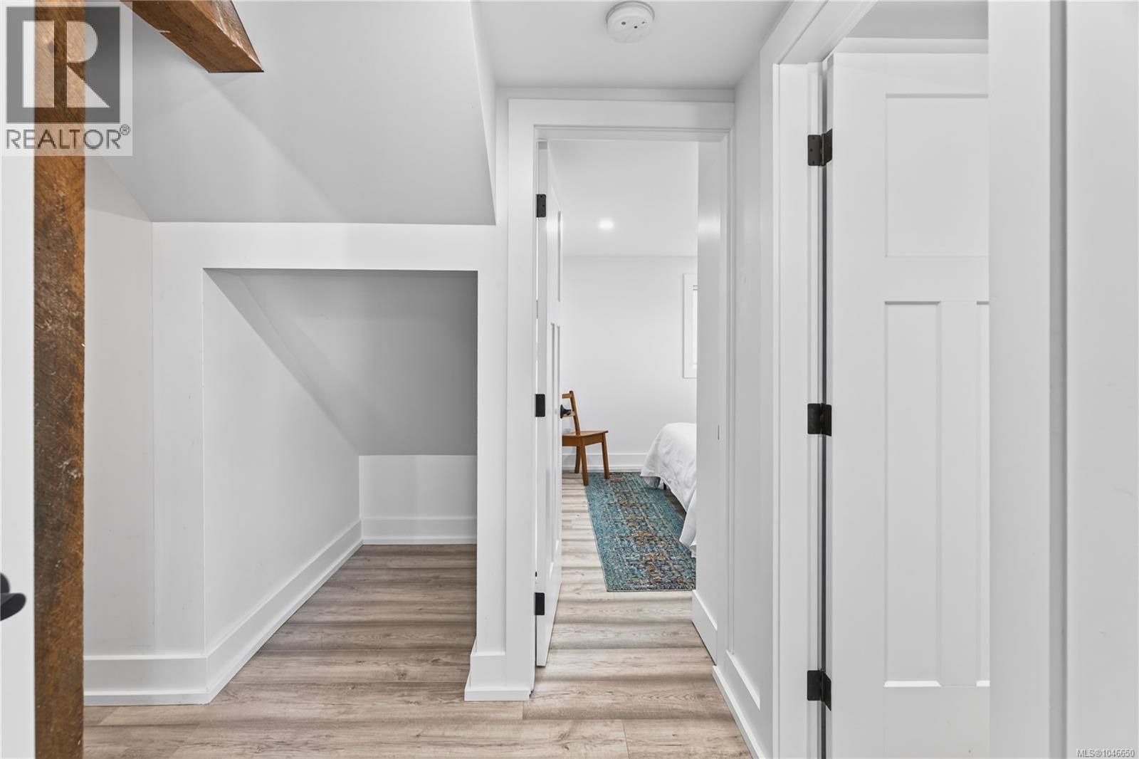 726 Haliburton St - 44