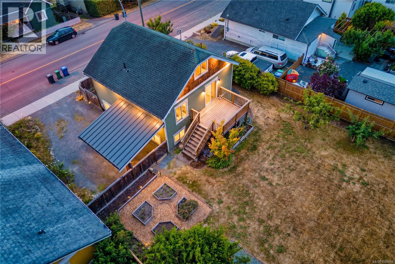 726 Haliburton St - Image 4