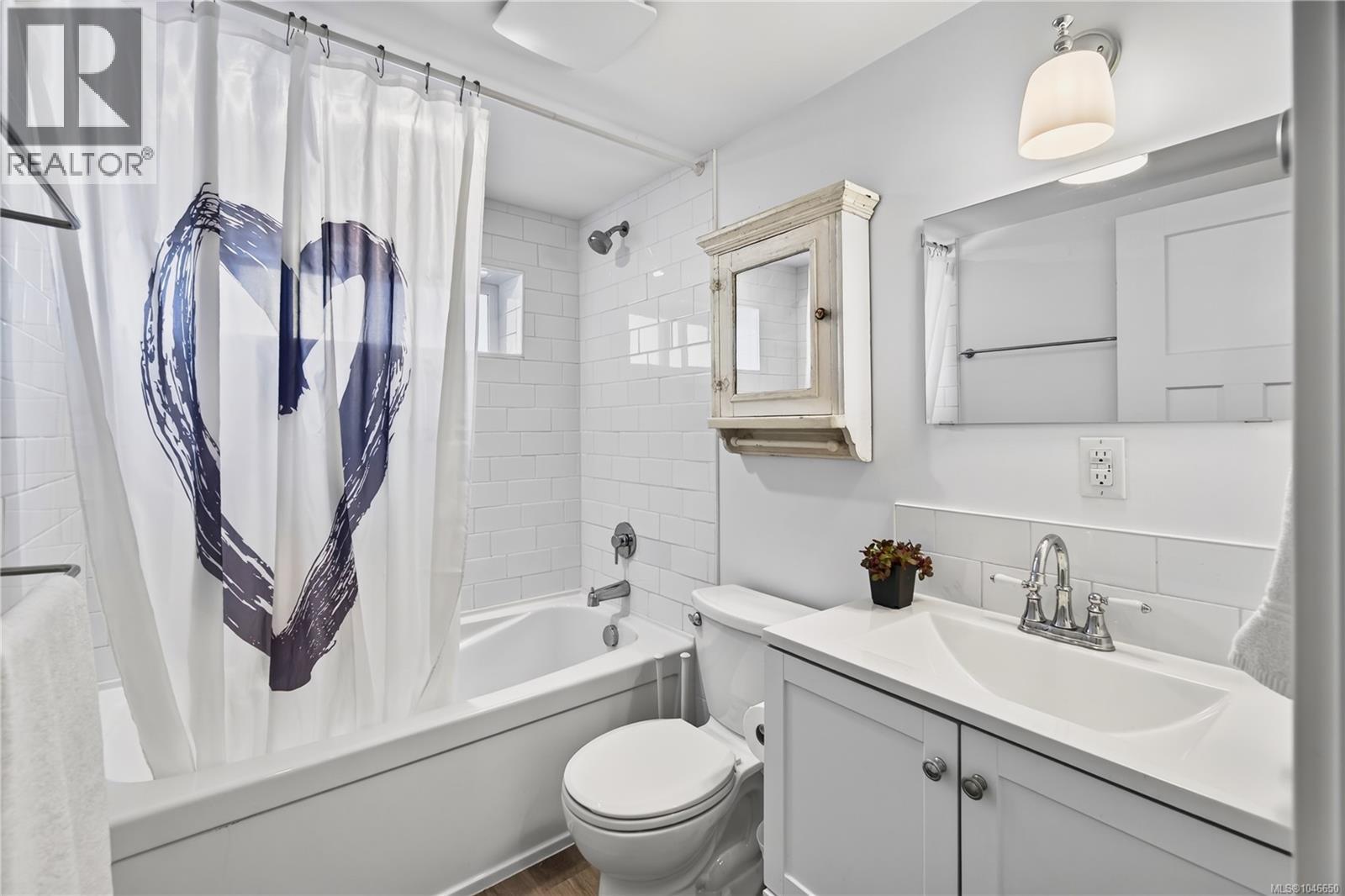 726 Haliburton St - 43