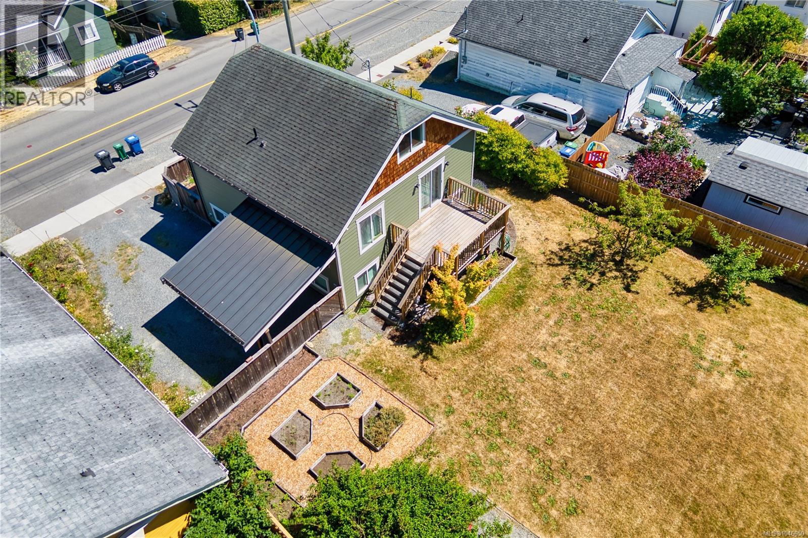 726 Haliburton St - 49